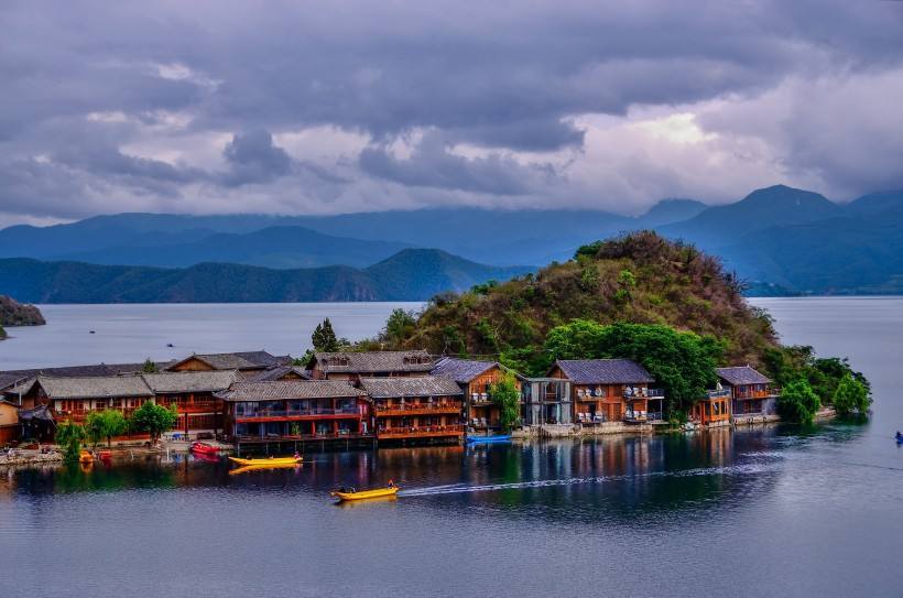 麗江旅游人-到麗江旅行的大概年齡是多少？